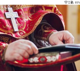 фото - jokya.ru - Почему красное лицо батюшки, после чтения имен из записок на литургии