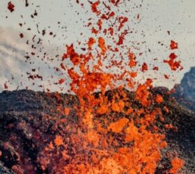 фото - jokya.ru - Извержение вулкана Фаградальсфьядль - новый формат Земли 2021 года